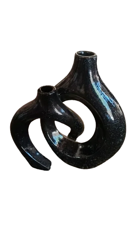 فازة خزفية فنية سوداء على شكل حلقة كبيرة