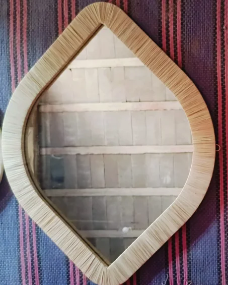 مرآة عين بحجم 40/60  سم: لمسة فاخرة وأنيقة لغرفتك