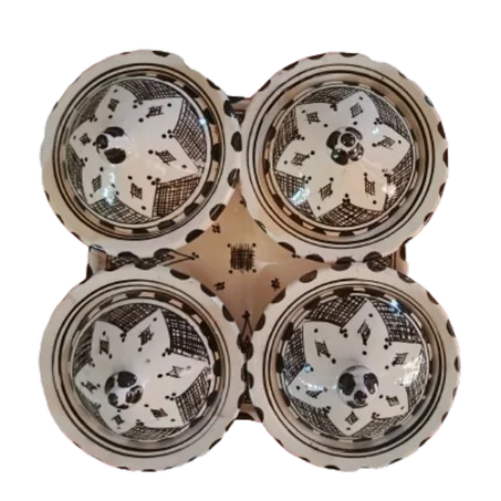 مجموعة أربع طواجن خزفية يدوية بالأبيض والأسود مع بلاطو 🌟⚫⚪