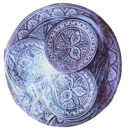 طقم أطباق خزفية يدوية بنقوش تقليدية سوداء