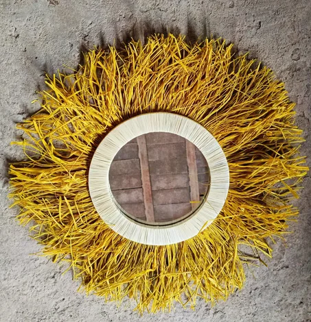 مرآة دائرية بحجم 30 سم: جمال وإبداع حرفي بأسعار مناسبة