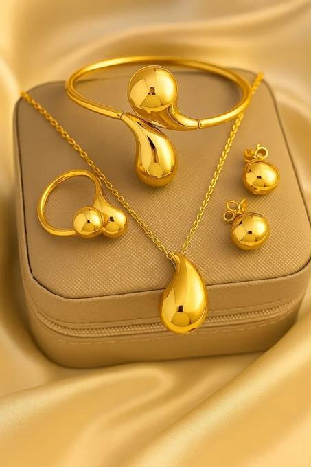 مجوهرات مطلية بالذهب