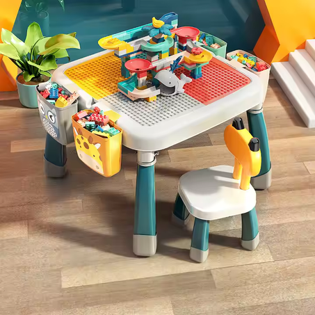 طاولة مكعبات البناء البلاستيكية