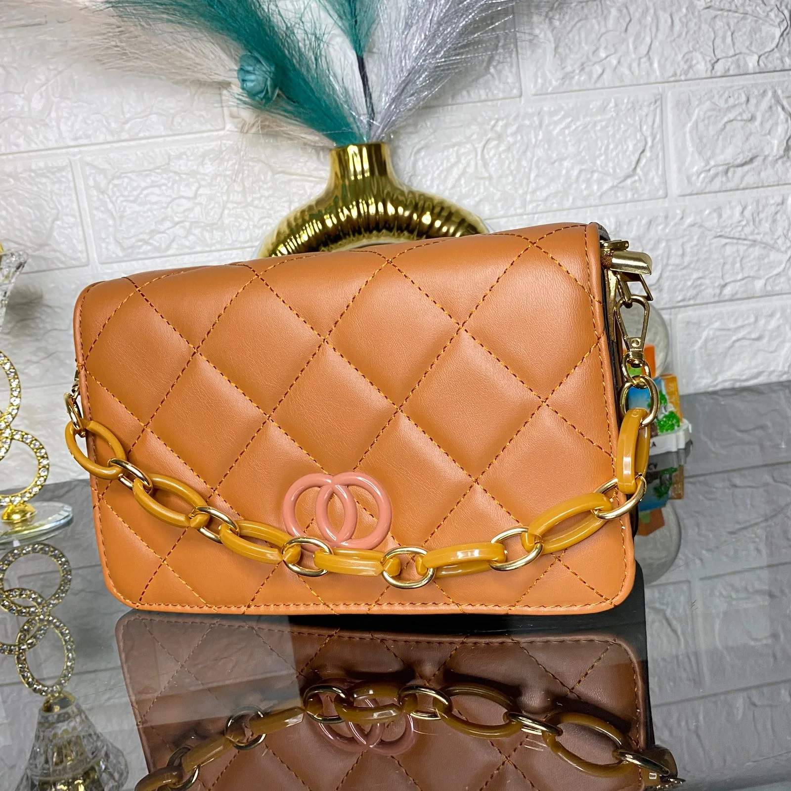 حقيبة انيقة من الجلد الاصلي