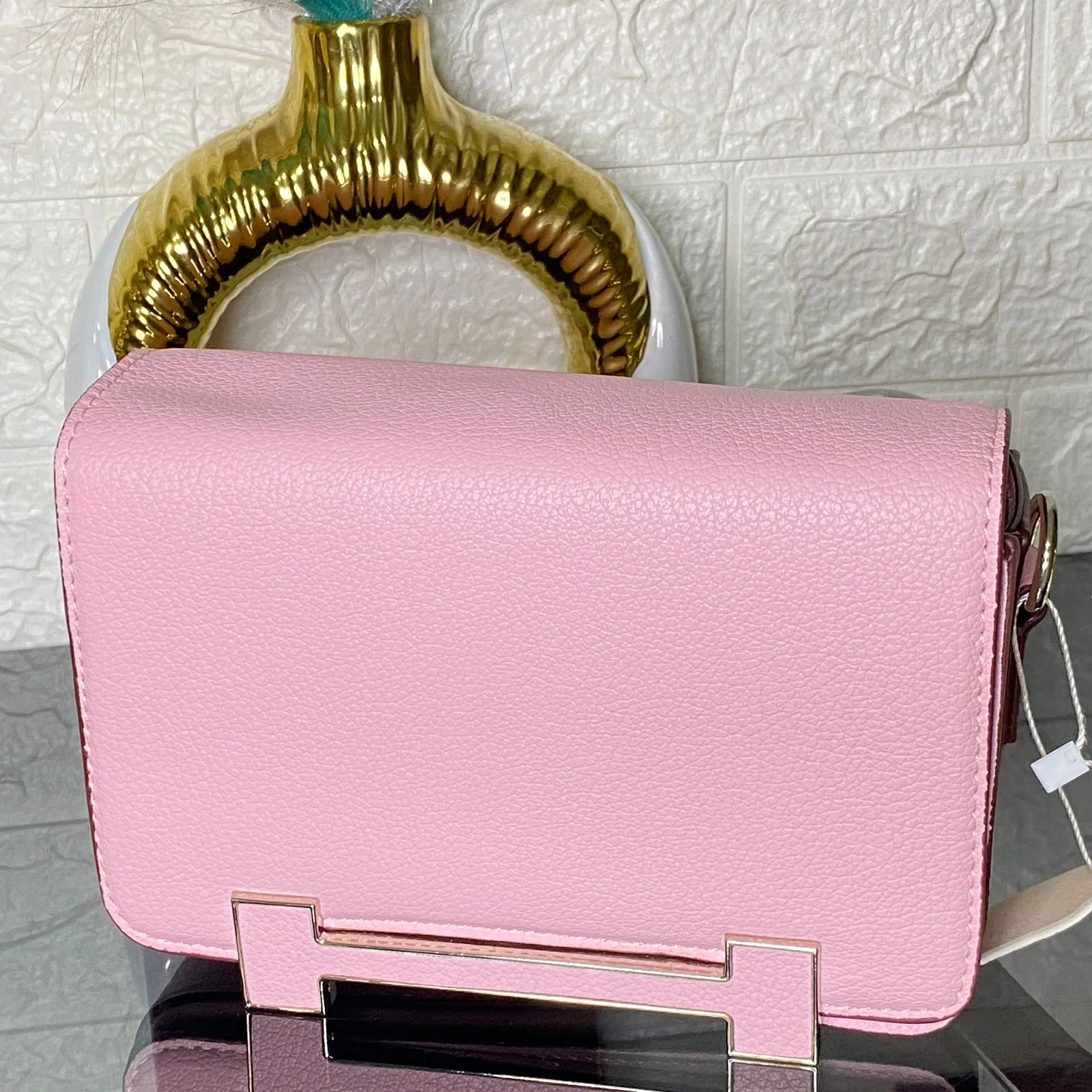 حقيبة انيقة من الجلد الاصلي اسبانية اصلية