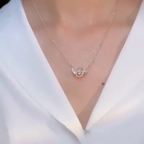 قلادة أجنحة الملاك