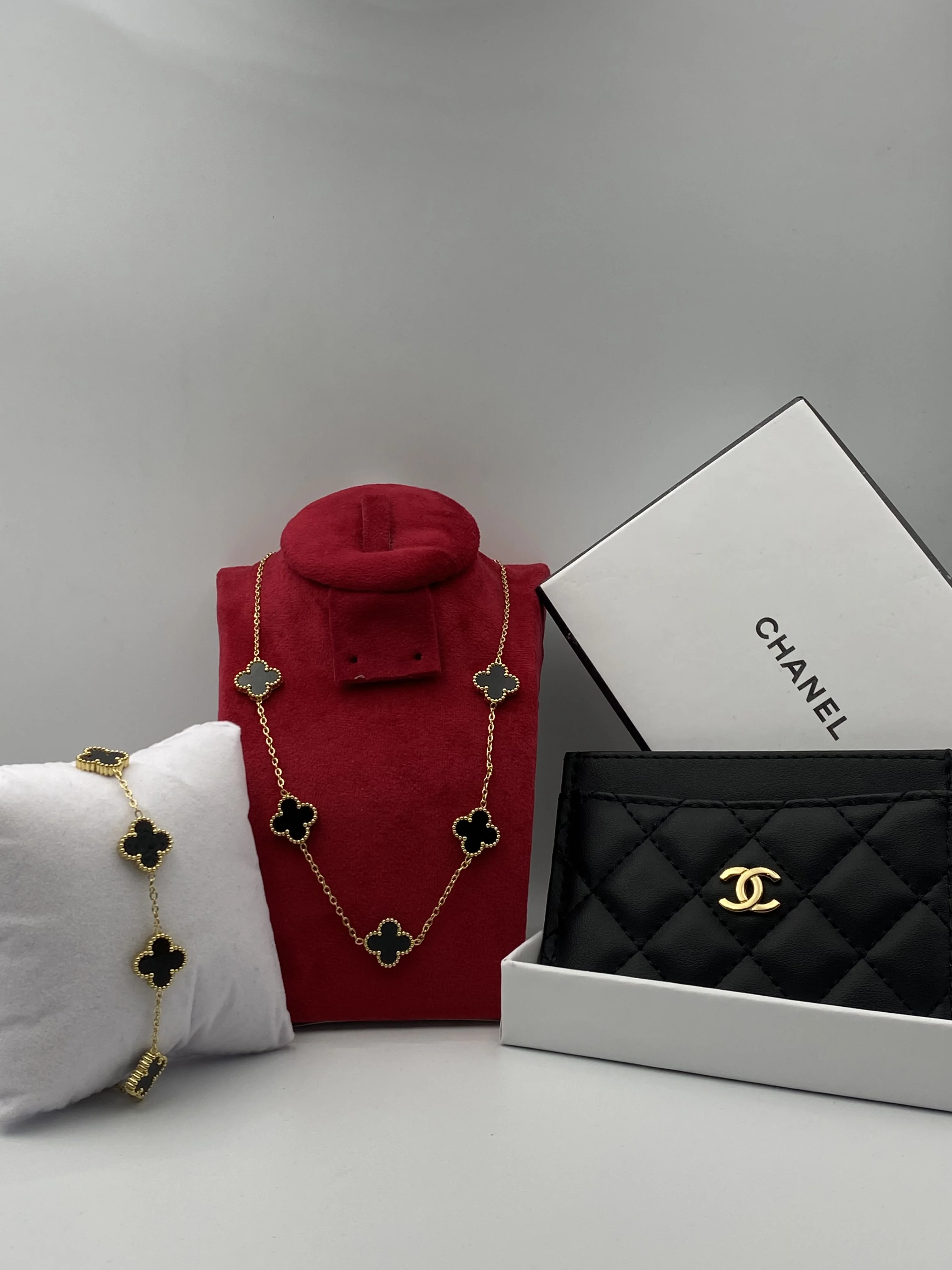Pack Bijoux Chanel – Collier & Bracelet Trèfle Noir-portes cartes channel