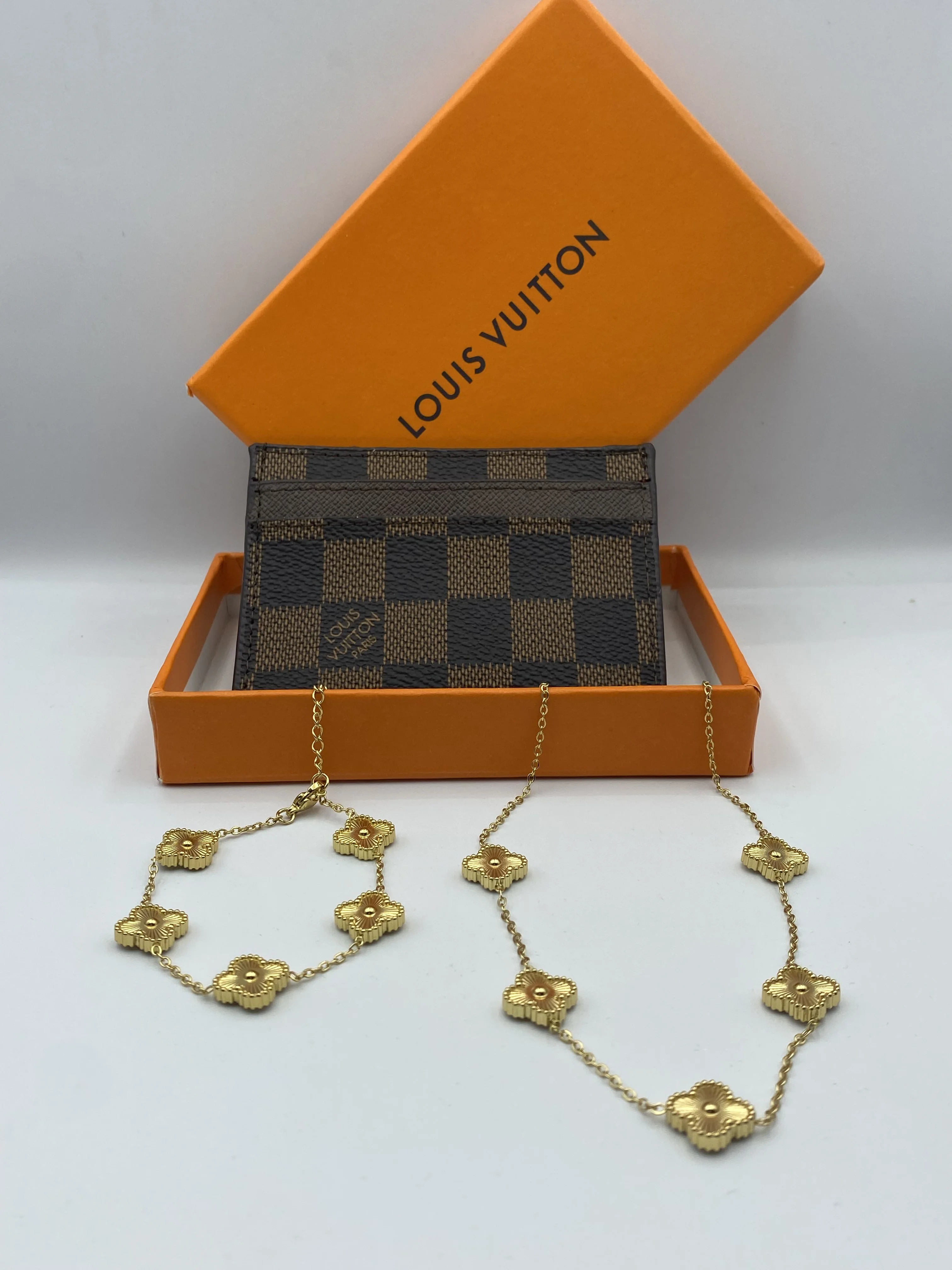 Collier Trèfle Louis Vuitton – Élégance Dorée