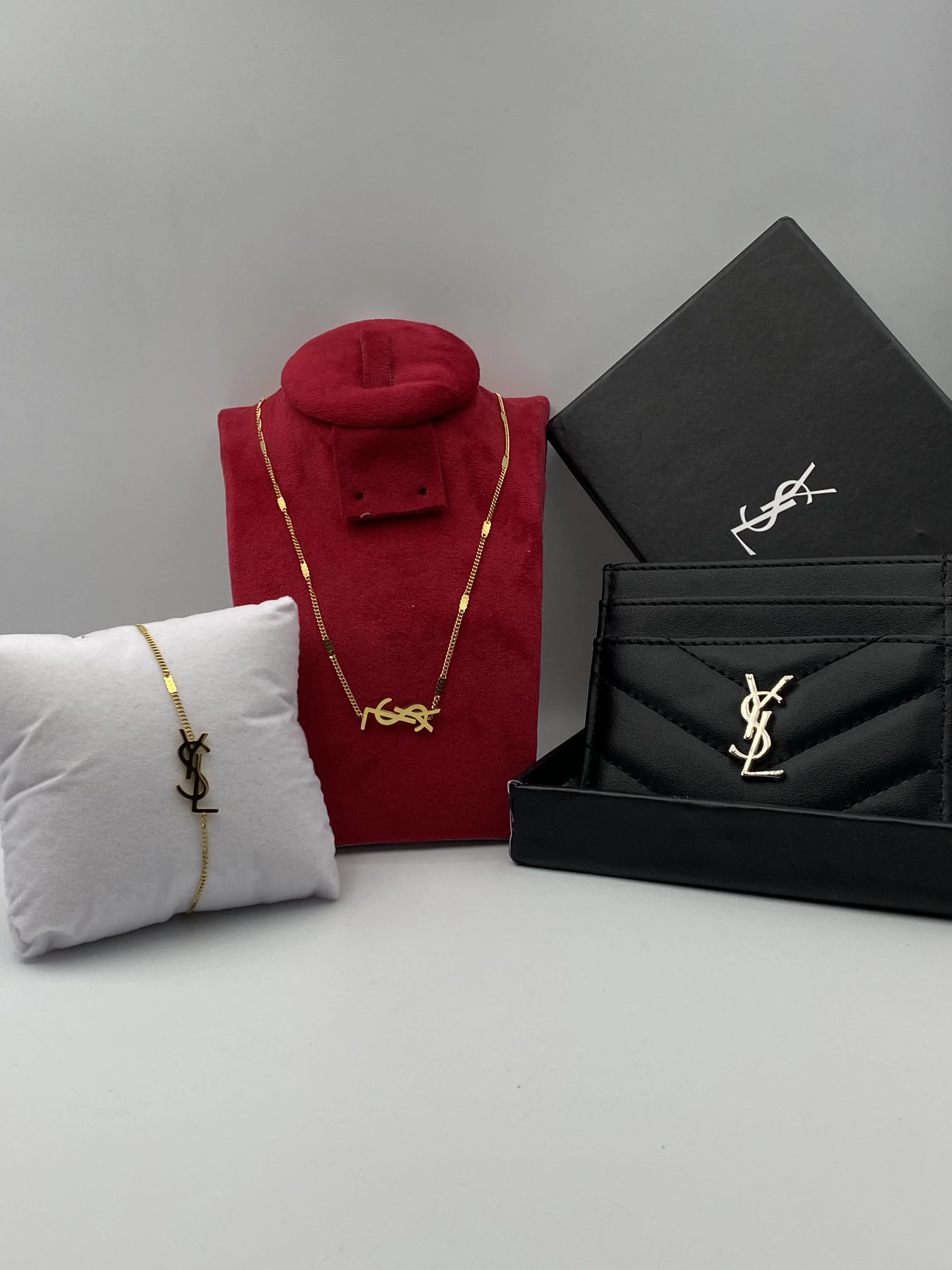 Ensemble Bijoux Yves Saint Laurent – Collier & Bracelet Doré + porte cartes