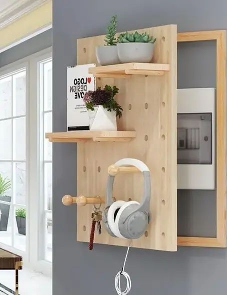 صندوق جداري أنيق يخفي عدّاد الكهرباء أو الراوتر والأسلاك،