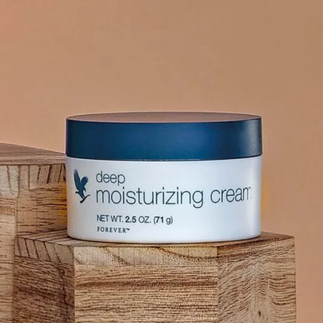 طّبي بشرتك بعمق مع Aloe Deep Moisturizing! 💧✨ هل الحياة اليومية تؤثر على بشرتك؟ احميها باستخدام Aloe Deep Moisturizing، علاج مرطب للغاية يحتوي على Aloe Vera وزيوت الماكاديميا وبذور عباد الشمس