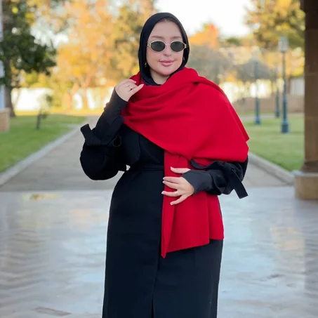 وشاح ميكاسا الأحمر لي خرج ترند هاد الشتاء