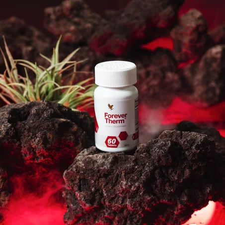 يتكون ✨فوريفر ثيرم✨ من مستخلصات نباتية مقترنة بالفيتامينات.  🤩غني بالشاي الأخضر والكافيين ، يساعد في تقليل الدهون في الجسم و على في تقليل التعب