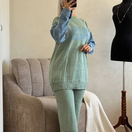 اخترنا لك هذالطقم من الأطقم التي تتميز بخاماتها وأناقتها الراقية وجاذبيتها الساحرة