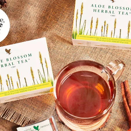 شاي زهرة الا لوفيرا يتميز هذا المشروب الفريد بنكهة غنية وعطرة تجمع بين البرتقال وقشر الليمون مع نكهات القرفة الدافئة وقرنفل، ممزوجة بلمسة من الفلفل الجامايكي والزنجبيل، لتوفير تجربة غنية ومتن