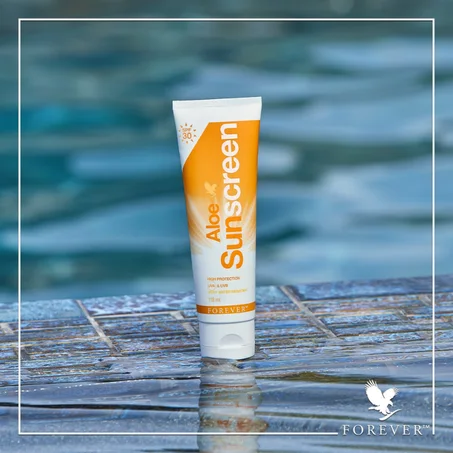 احمِ بشرتك من أشعة الشمس فوق البنفسجية الضارة مع واقي الشمس SPF 30 الخاص بنا! ☀️🌿 👈🏻 مُعزَّز بجل الصبار المهدئ، يرطب بشرتك مع حمايتها من الضرر الناجم عن أشعة الشمس.