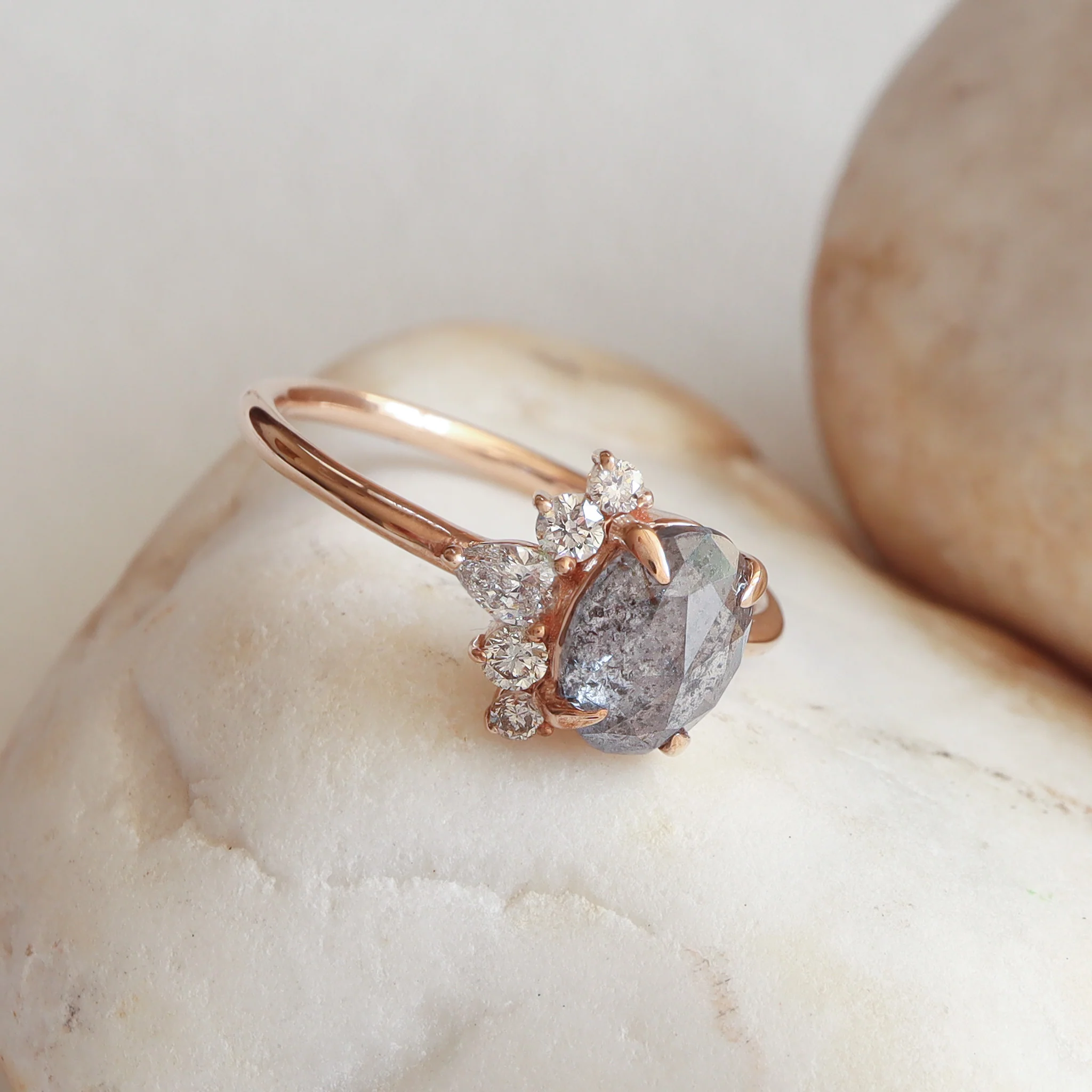 Grey Oval Ring | Salt-Peppel
