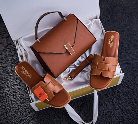 طقم  الأنيق - صاك فاخر + صندالة أنيقة بنفس اللون ✨