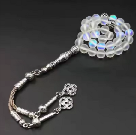 سبحة خرز زجاجي بتصميم فاخر وشرابة معدنية