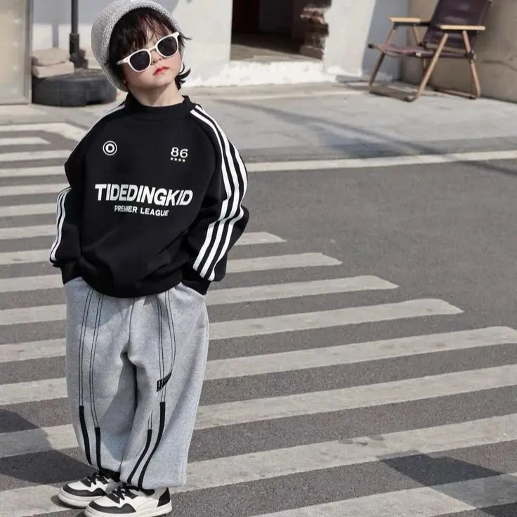 طقم أولاد تصميم عصري و جذاب موضة 2026