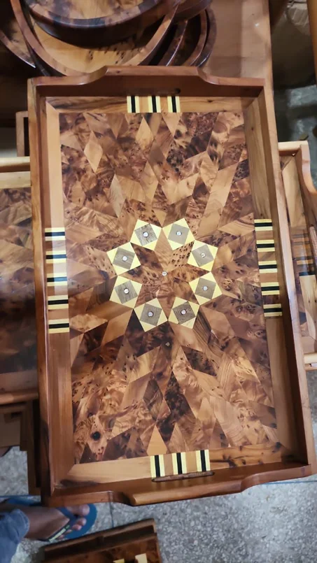 Plateau en bois de thuya naturel