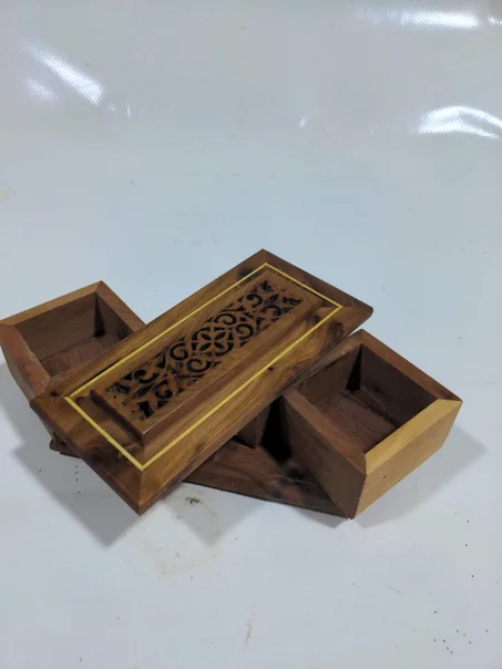 Sublime boîte artisanale en bois de thuya