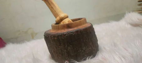 Mortier et pilon en bois d’olivier avec écorce naturelle