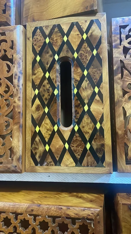 Boîte à mouchoirs décorée