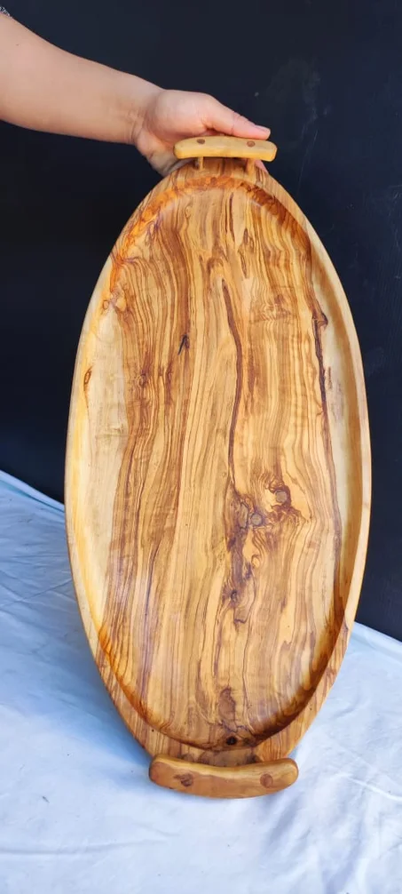 Plateau ovale avec poignées en bois d’olivier