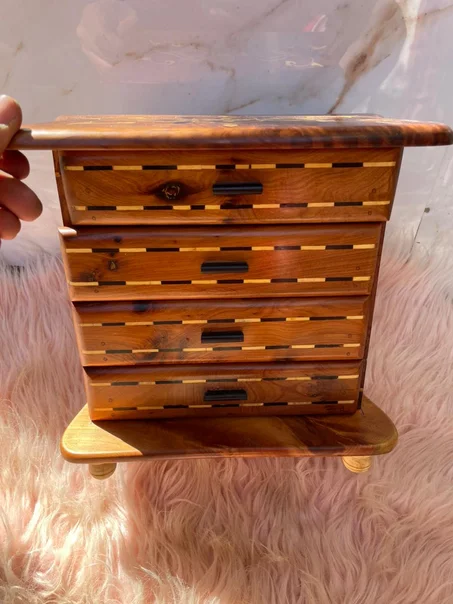 Présentoir / Coffret à bijoux en bois