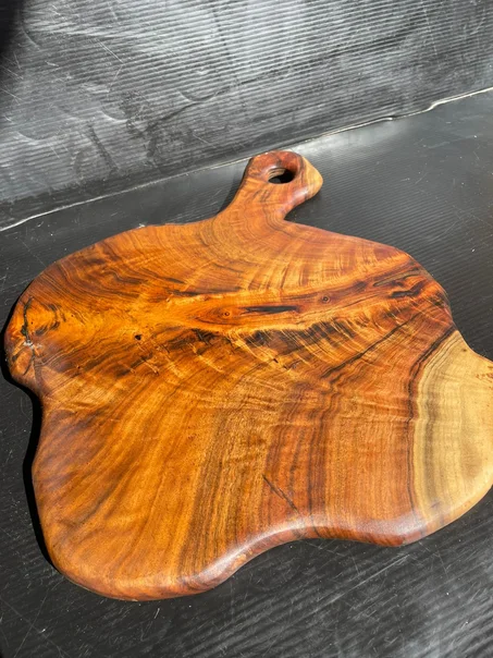 2  Planches à découper en bois d’if