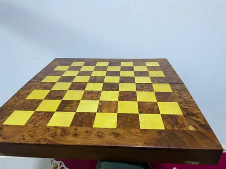 Jeu d’échecs en bois de thuya