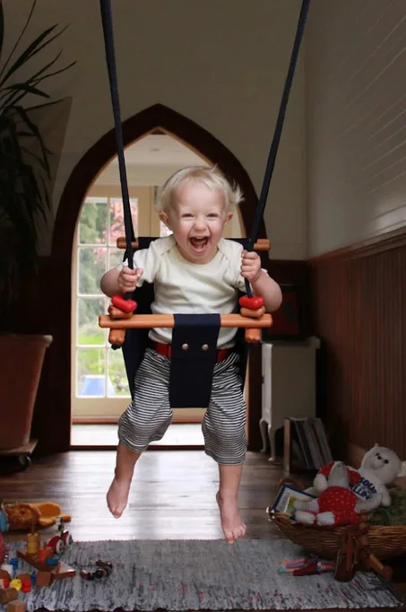 أرجوحة الأطفال المنزلية الرائعة