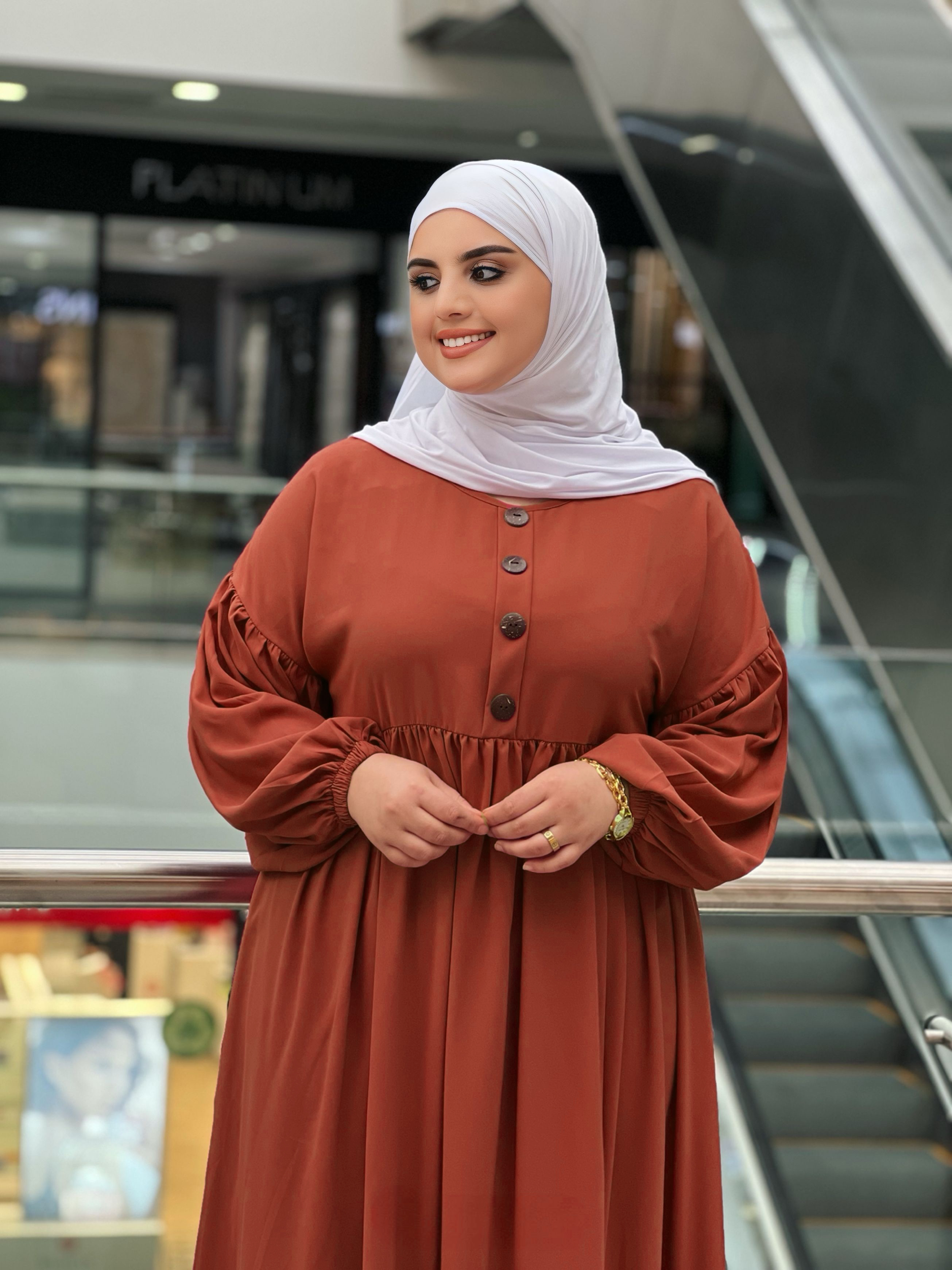 عباية صدفة بحلة جديدة للمحجبات والغير المحجبات للخروج والمناسبات متوفرة بعدة ألوان زاهية