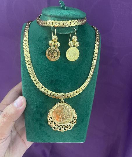 اونصومبل رادكو + تعليقة وحلقات لويزة فرنسا