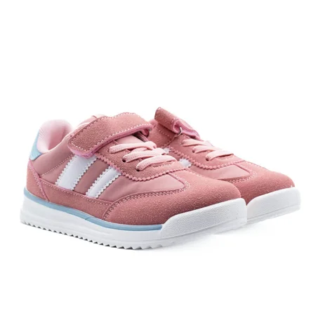 حذاء رياضي بناتي وردي مريح بخطوط بيضاء وتفاصيل زرقاء فاتحة