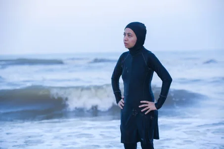 الملابس والاكسيسوارات