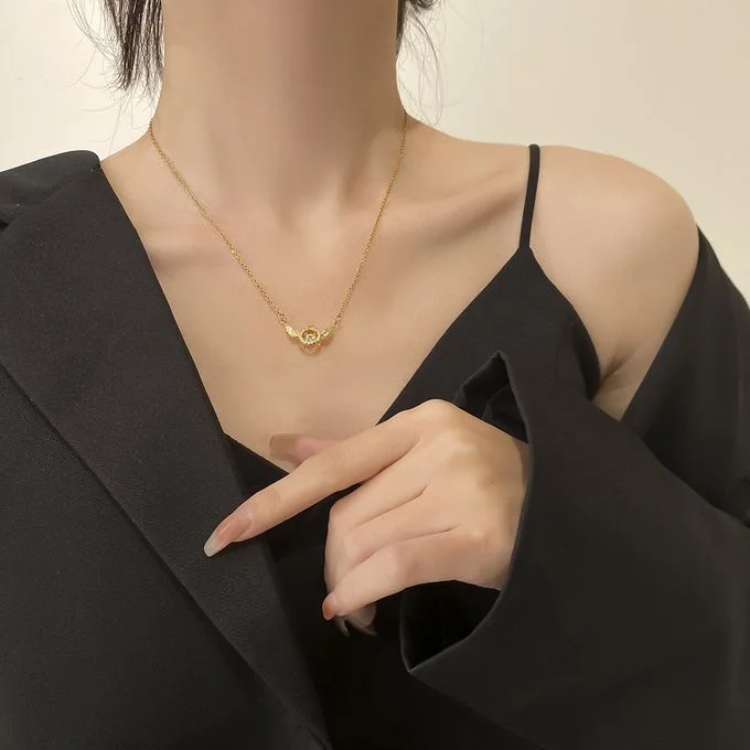 ✨ Collier Aile d’Ange – Élégance et Raffinement en Acier Inoxydable ✨