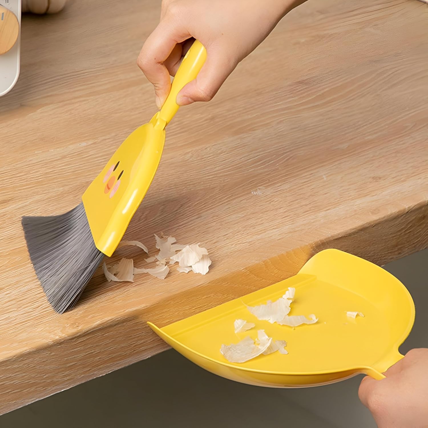 مكنسة صغيرة الحجم مع مجموعة أدوات إزالة الغبار للأطفال الصغار البنات والأولاد لتشجيعهم على الاهتمام بالنظافة