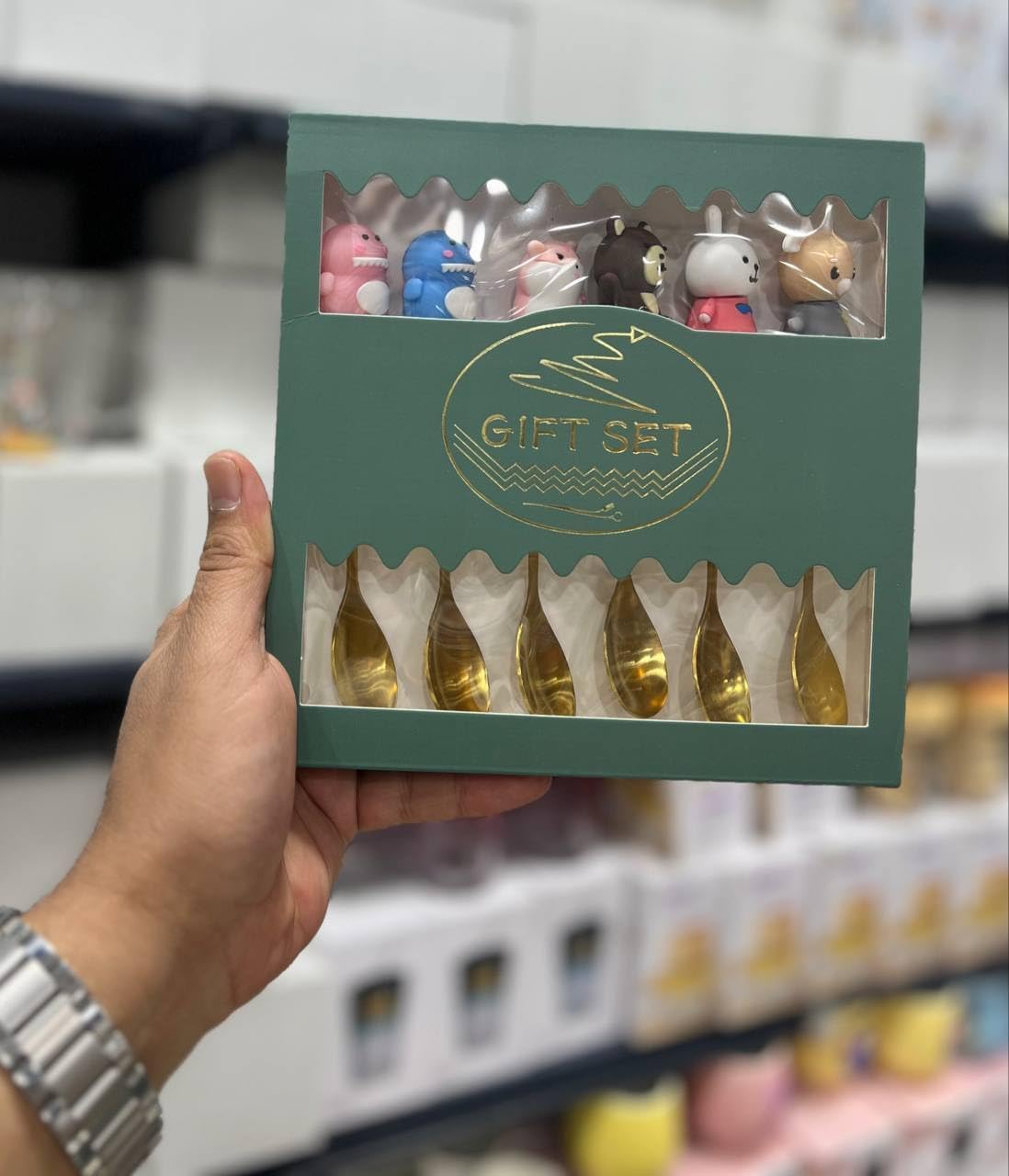 طقم معالق من 6 قطع بتصميم مصنوع من الفولاذ المقاوم للصدأ للفواكه والكعك والقهوة والمشروبات الساخنة والآيس كريم والحلويات الأخرى، لون ذهبي