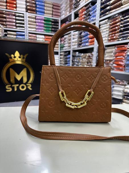 حقيبة يد أنيقة عليها تخفيض