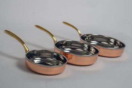 ثلاث مقالي نحاسية --- Trois casseroles en cuivre