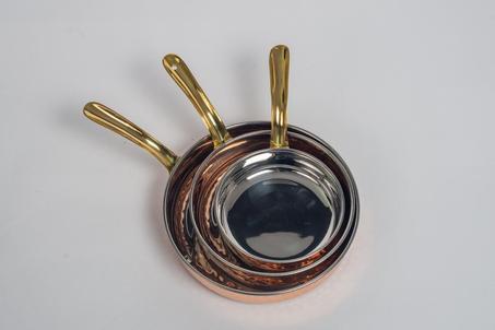 Poêles en cuivre avec manche doré - Lot de 3 --- مقلاة نحاسية بمقبض ذهبي - مجموعة من 3