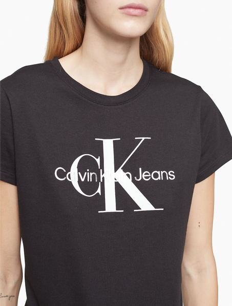 تيشيرتات نسائية