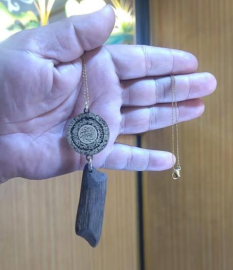 تعليقة للسيارة بالعود القماري