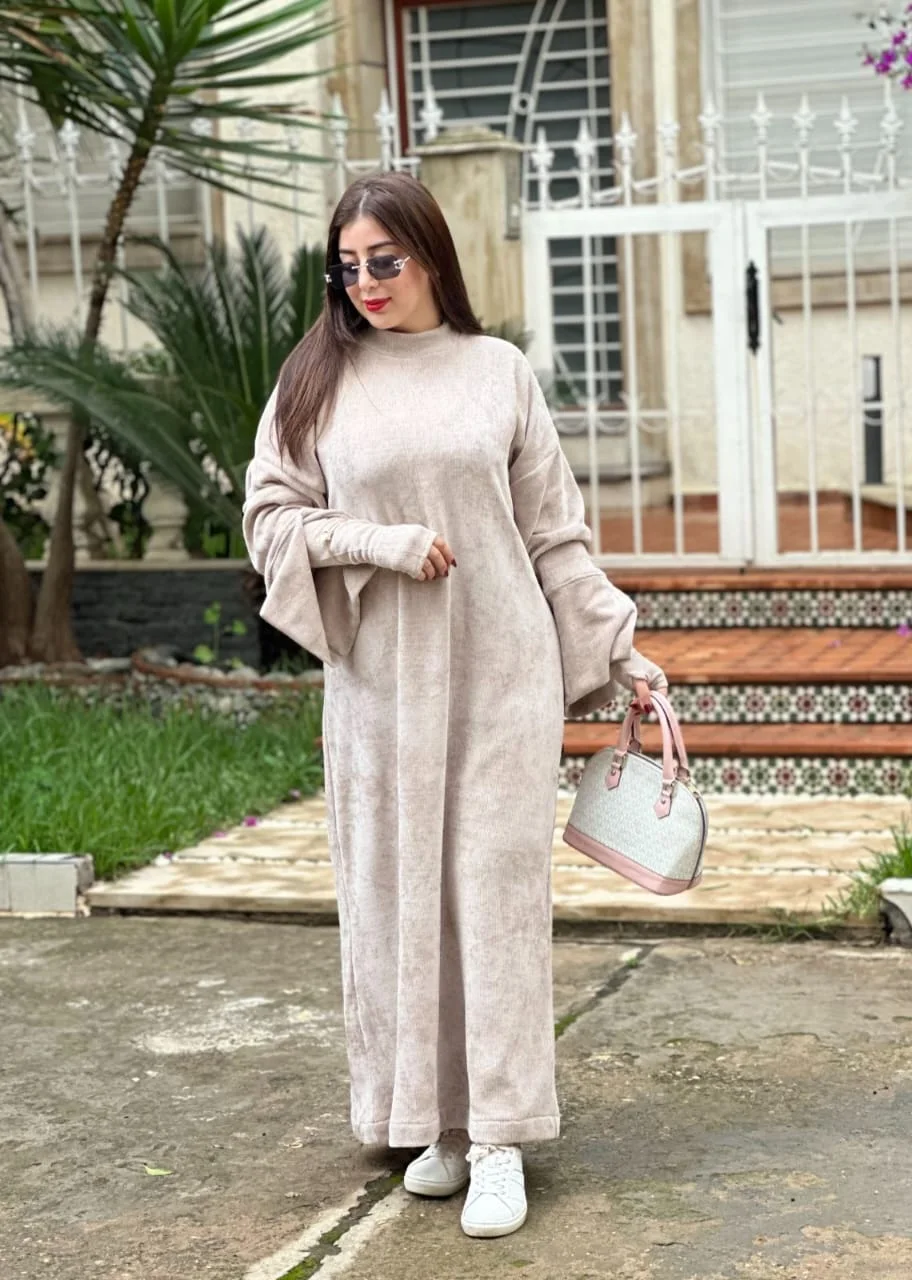 كسوة طويلة مخدومة بتوب القطيفة