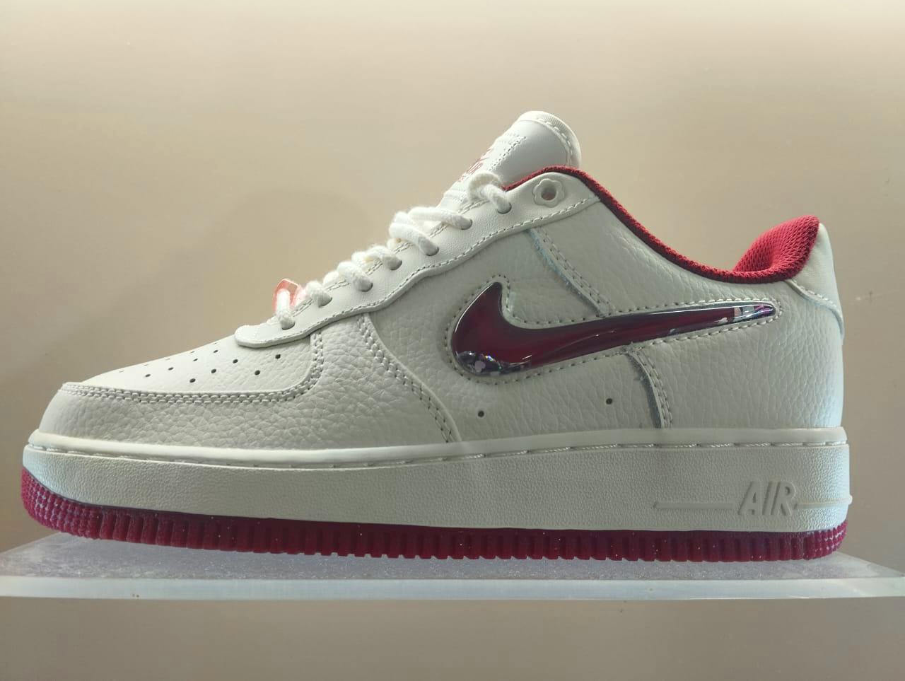 Nike Air Force: Red and white