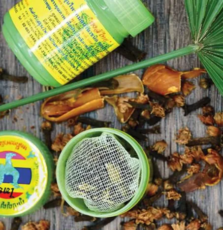 استنشاق الأعشاب التايلاندية التقليدية (هونغ تاي)