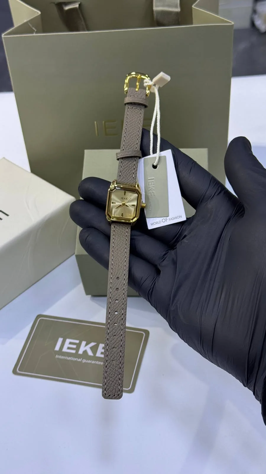 Montre IEKE carré bracelet cuir FEMME