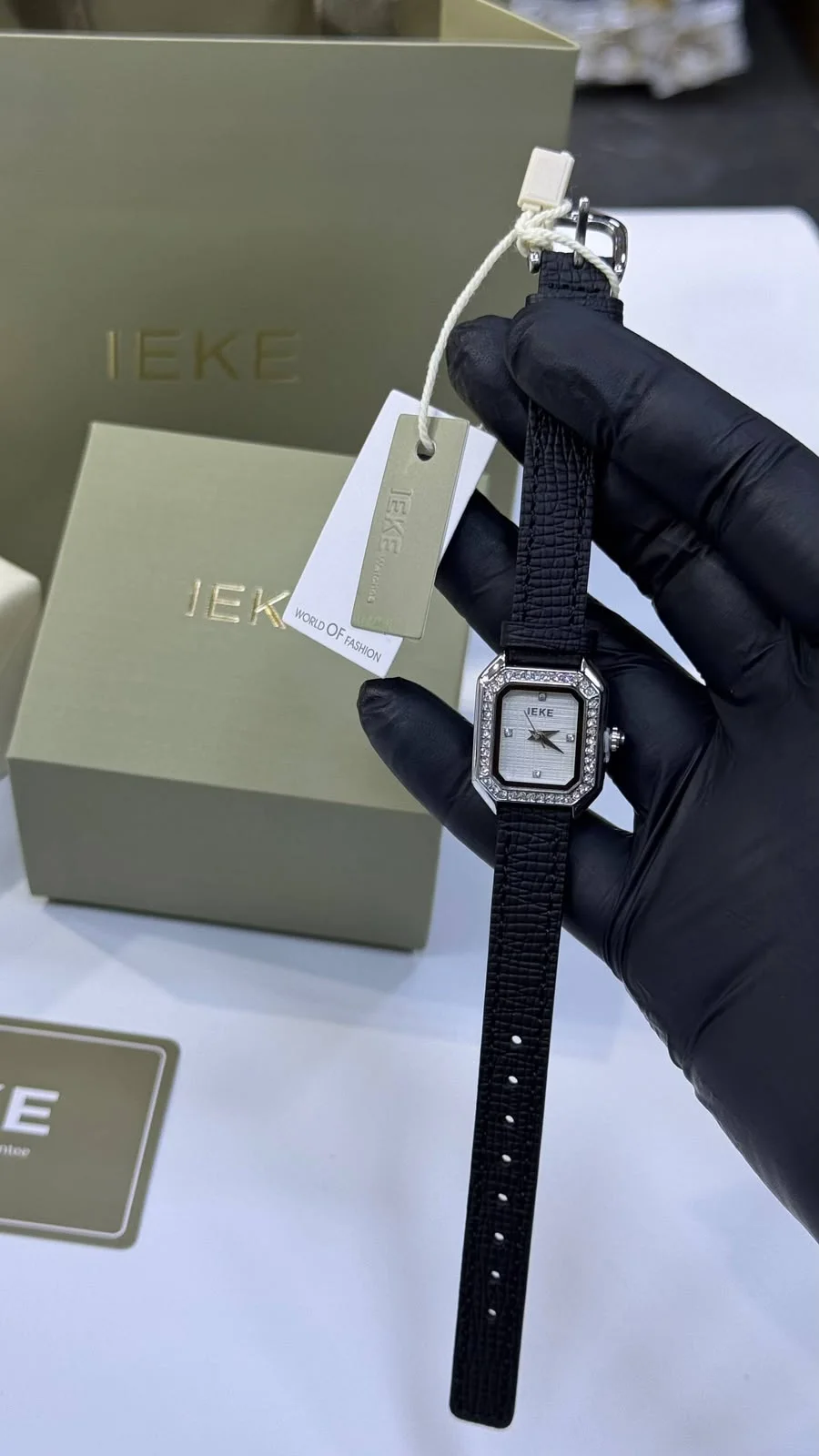 Montre IEKE carré bracelet cuir FEMME